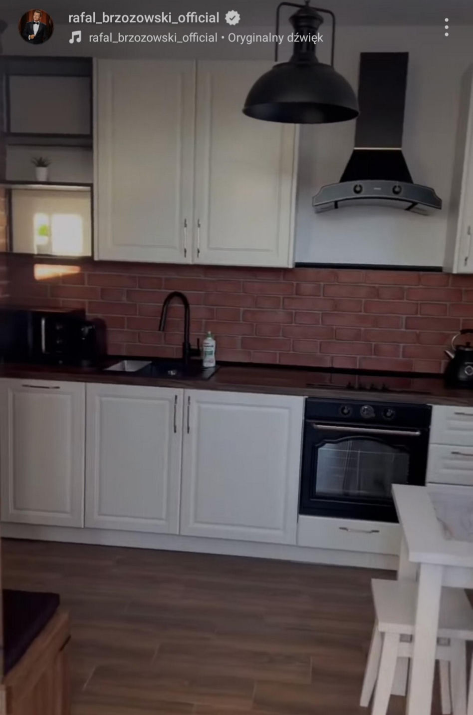 Rafał Brzozowski oferuje apartamenty na wynajem. Tak wyglądają pokoje