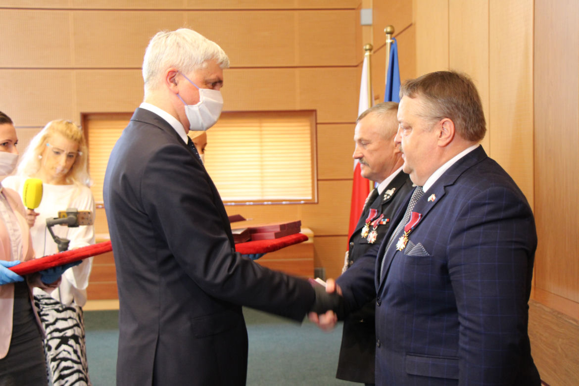 Podlaskie. Prezydent RP Andrzej Duda przyznał państwowe odznaczenia samorządowcom