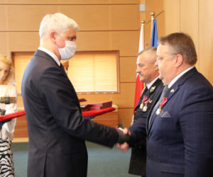 Podlaskie. Prezydent RP Andrzej Duda przyznał państwowe odznaczenia samorządowcom