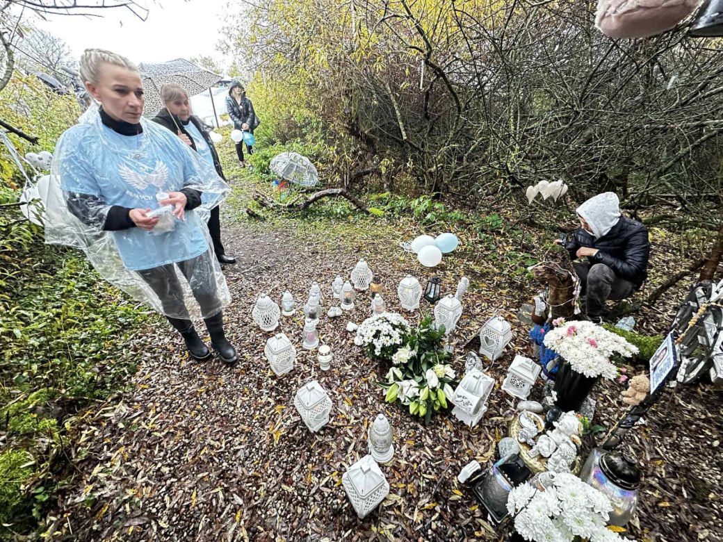 Mama cierpi po stracie Mai. Codziennie odwiedza miejsce znalezienia zwłok. Co powiedziałaby mordercy córki?