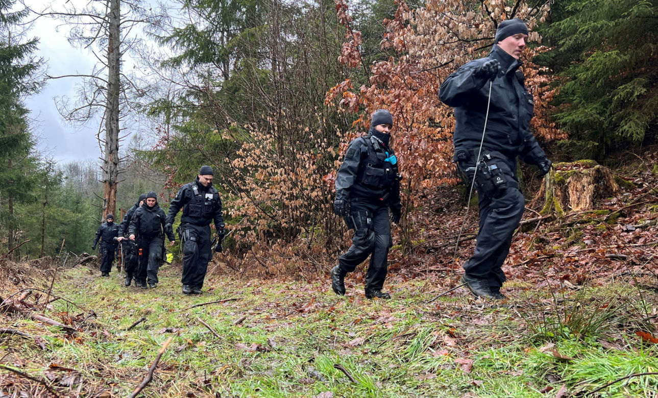 Zwabiły 12-latkę do lasu i zadźgały. Policja zna motyw dziewczynek, które zabiły koleżankę. Straszne!