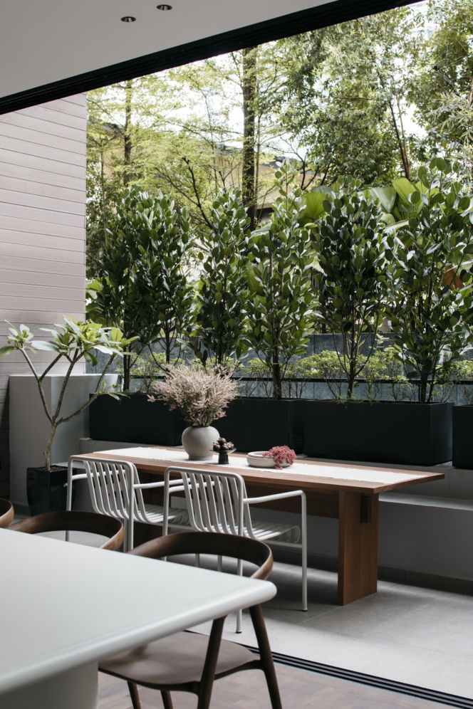 Nowoczesny apartament z patio - projekt Pupil Office