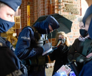Poznań: Protest w sprawie aborcji w katedrze! Katoliczko nie jesteś sama [ZDJĘCIA] 