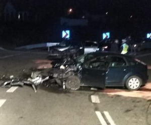 Czołowe zderzenie pod Głowaczowem. Dwie osoby w szpitalu