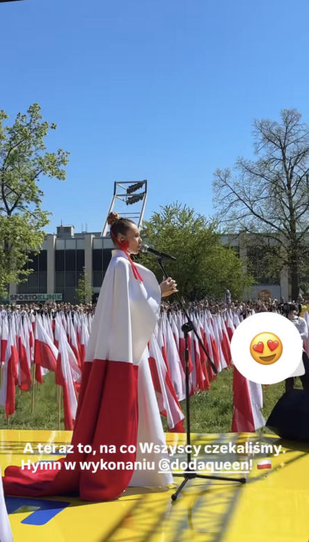 Doda zaśpiewała hymn Polski. Przebrała się za flagę