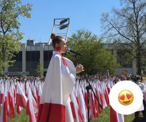 Doda zaśpiewała hymn Polski. Przebrała się za flagę