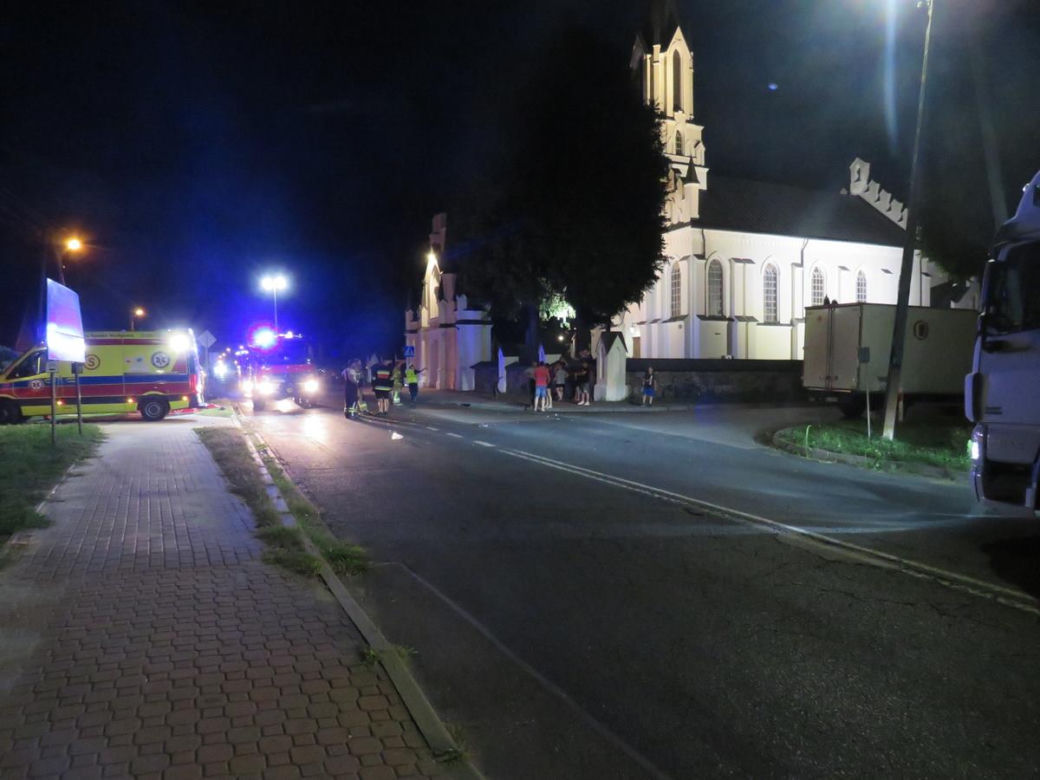 Ze wstępnych ustaleń policjantów wynika, że kierujący samochodem typu BUS nie ustąpił pierwszeństwa przejazdu kierującemu motocyklem Suzuki. Motocyklista poniósł śmieć na miejscu.