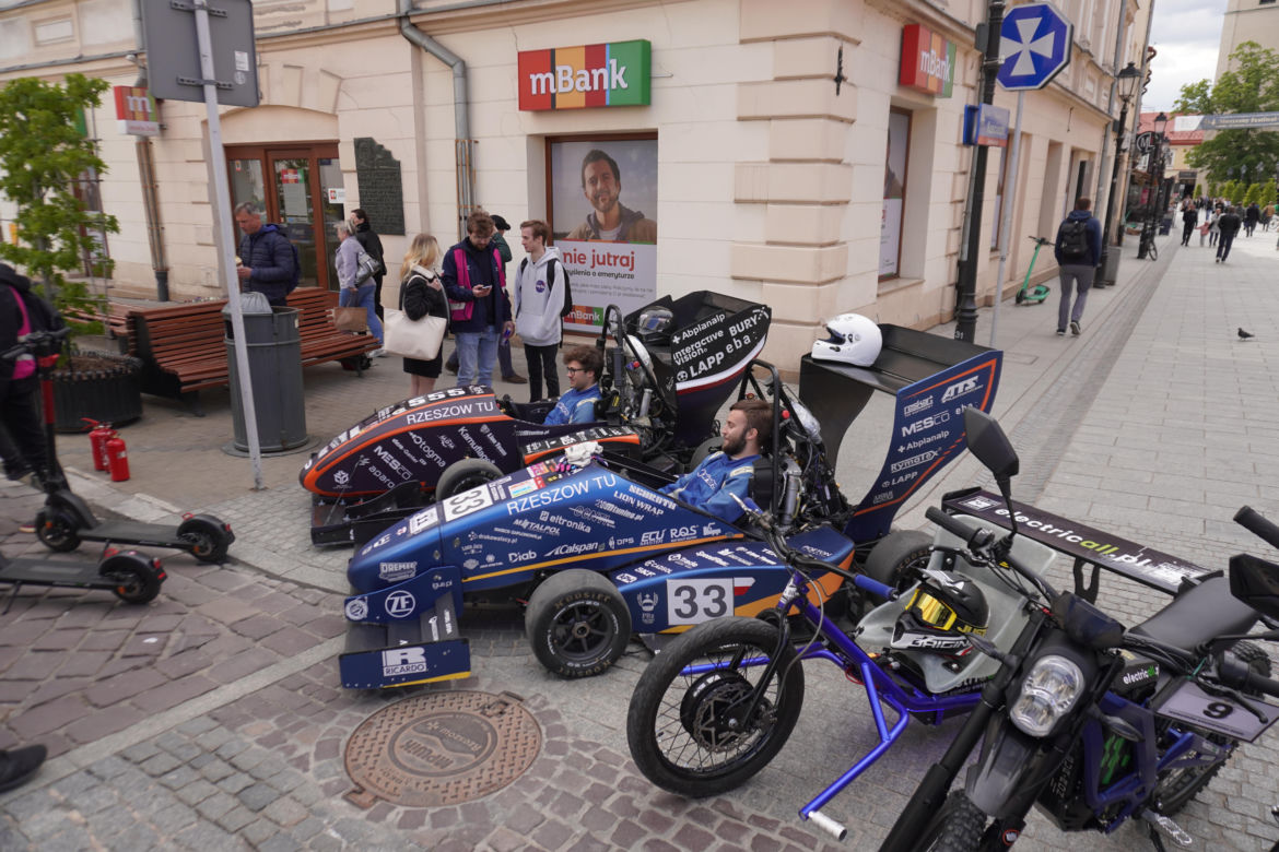 Rzeszowskie Juwenalia rozpoczęte. Barwny korowód przeszedł przez miasto 