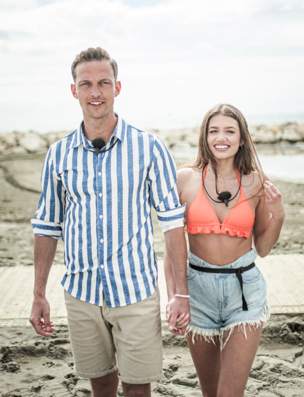 Love Island 9: Adrian zaliczył poważną wpadkę. Widzowie mają niezłą polewkę w komentarzach