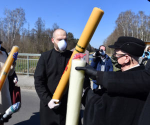 Symboliczna wymiana paschałów na granicy w Świnoujściu