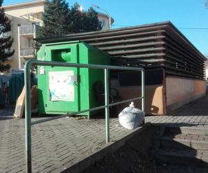 Stare meble, telewizory i lodówki zalegają na krakowskich osiedlach [AUDIO]
