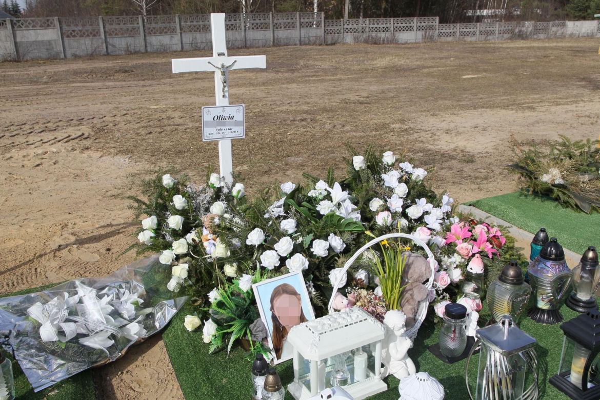 Pożegnali 13-letnią Oliwkę, która zginęła na Malcie. Ten szczegół na jej grobie wyciska łzy