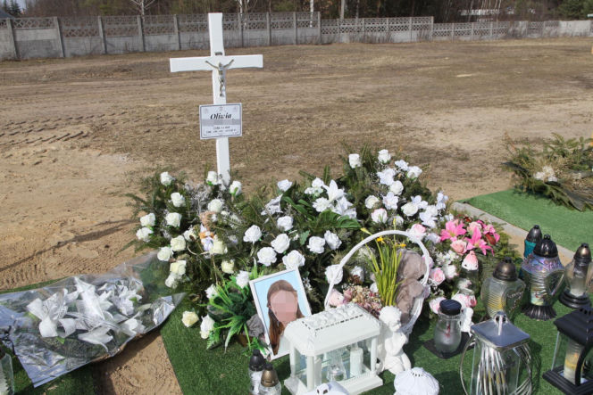 Pożegnali 13-letnią Oliwkę, która zginęła na Malcie. Ten szczegół na jej grobie wyciska łzy