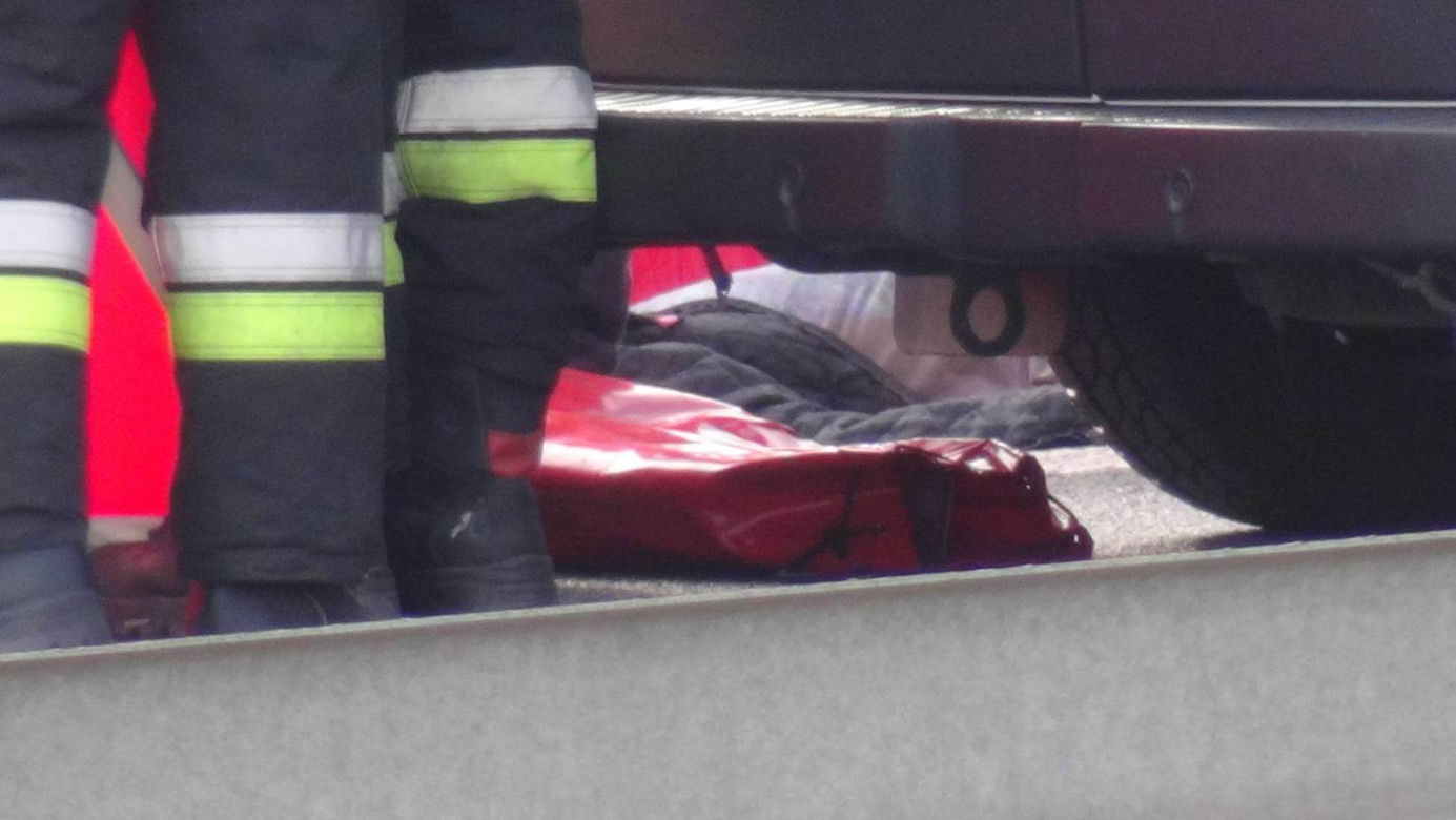 Tragiczny wypadek na S7. Skuterzysta roztrzaskał się o barierki