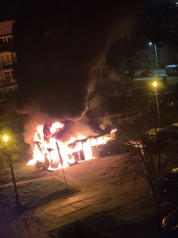 W Czeladzi grasował seryjny podpalacz. Spłonęło 11 wiat śmietnikowych. W sprawie zatrzymano 38-latka