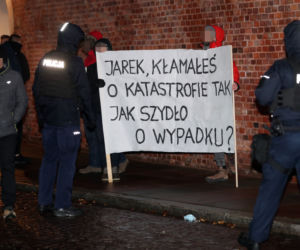 Jarosław Kaczyński odwiedził grób brata i bratowej