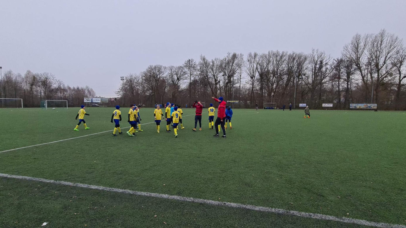 Juniorzy Akademii Piłkarskiej Elany Toruń z sukcesami