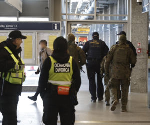 Warszawa. Wojsko na stacjach kolejowych