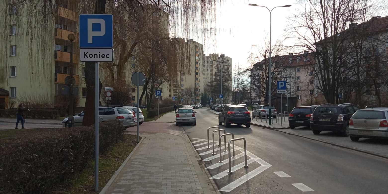 Mieszkańcy Prądnika Czerwonego skarżą się na... las znaków