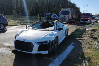 Mocarne Audi R8 V10 roztrzaskane na obwodnicy Tarnowa! Rozpruło aż dach
