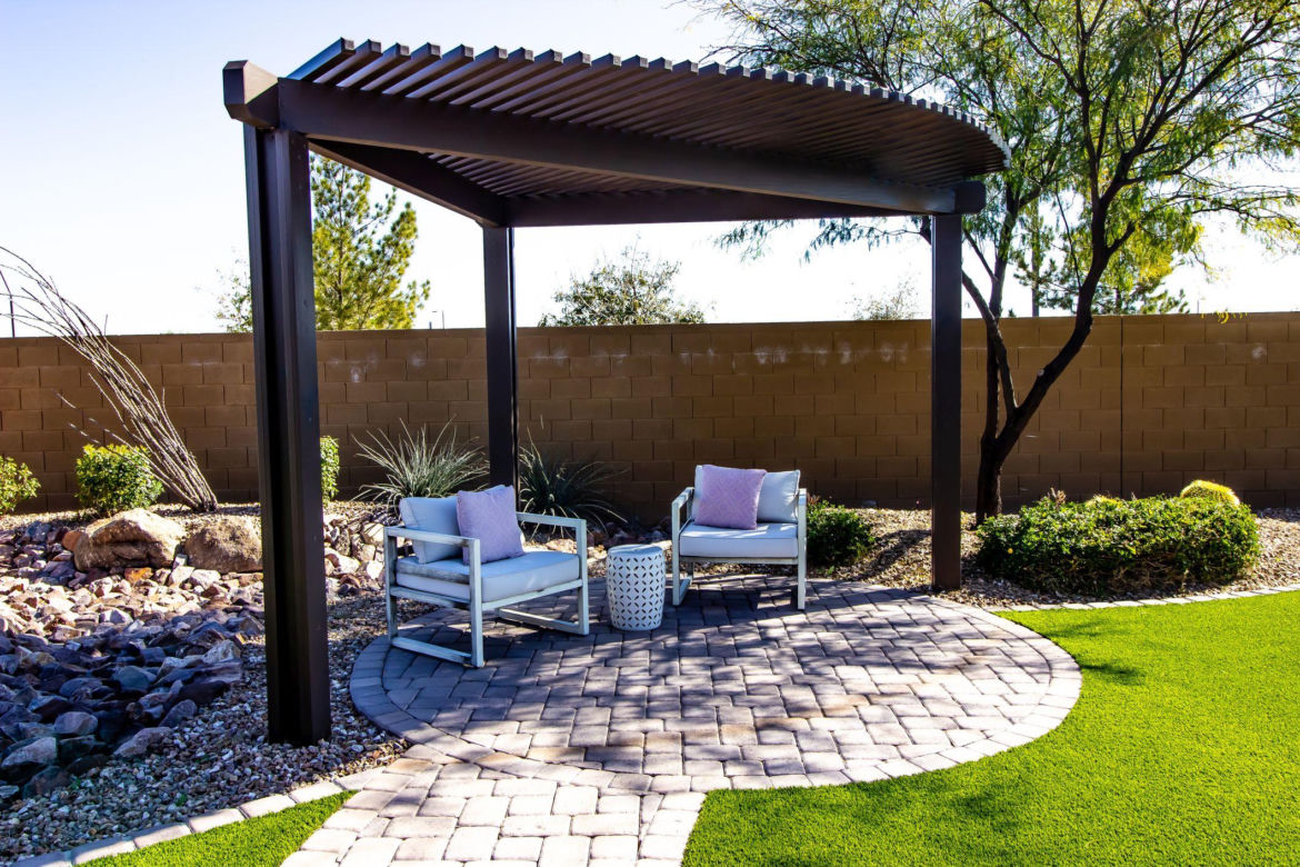 Patio w ogrodzie