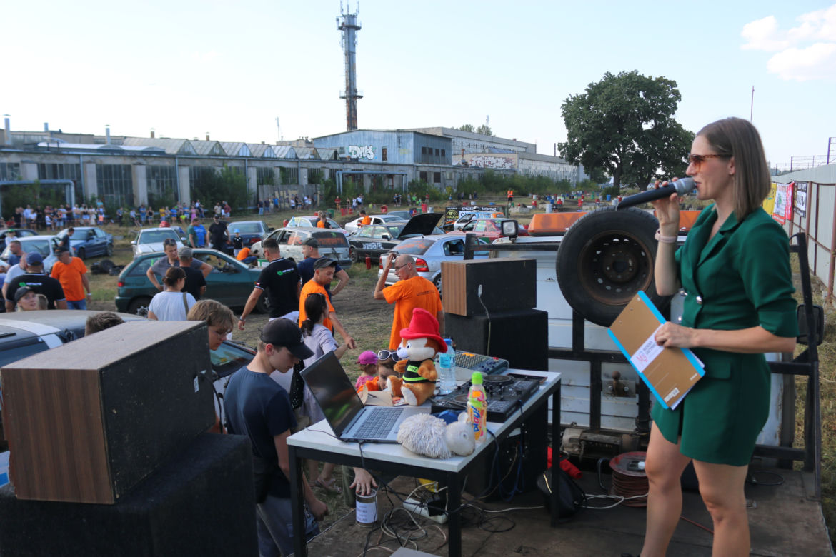 Charytatywny Wrak Race. Andrzej z Plutycz i Adam Kraśko zbierali pieniądze dla chorej Dominiki