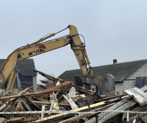 Rozbiórka domu Wesołowskich z Wyryków. Coś się w końcu ruszyło. Taki prezent na święta.
