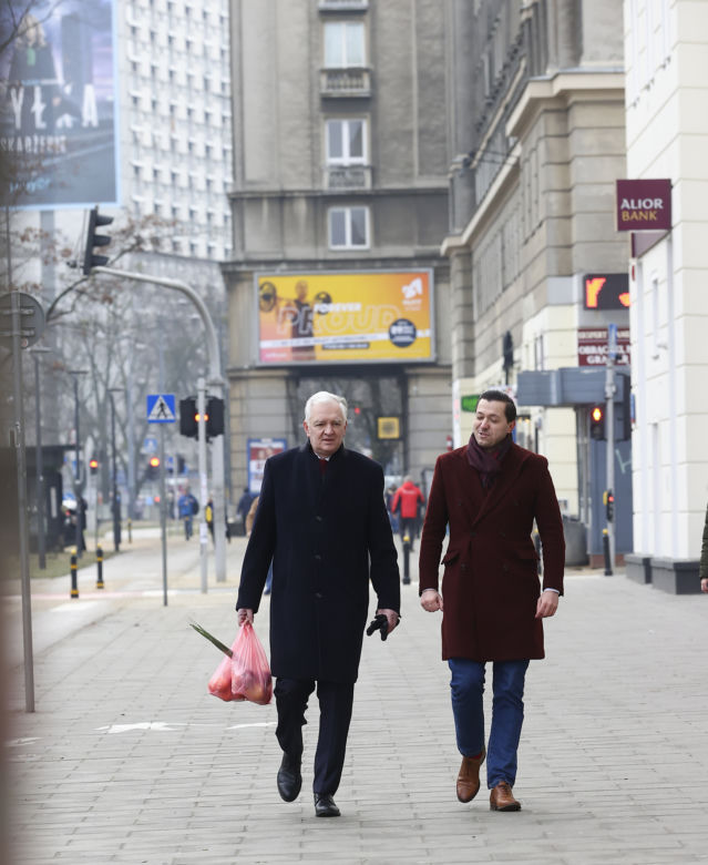 Pierwsze zdjęcia Jarosława Gowina. Polityk o walce z chorobą: Wróciłem tak silny, jak nigdy