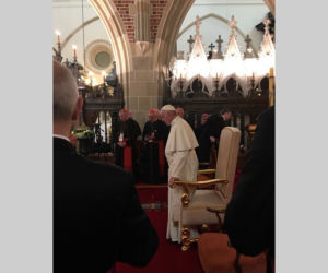 PAPIEŻ W KATEDRZE.