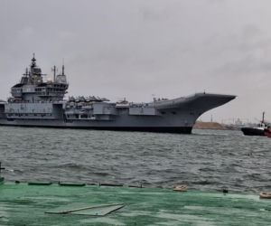 Indyjski lotniskowiec rusza na pomoc Sri Lance. Dramatyczna walka z żywiołem