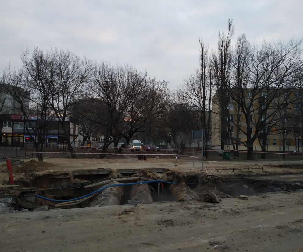 Awaria na ul. Powsińskiej. Prace trwają