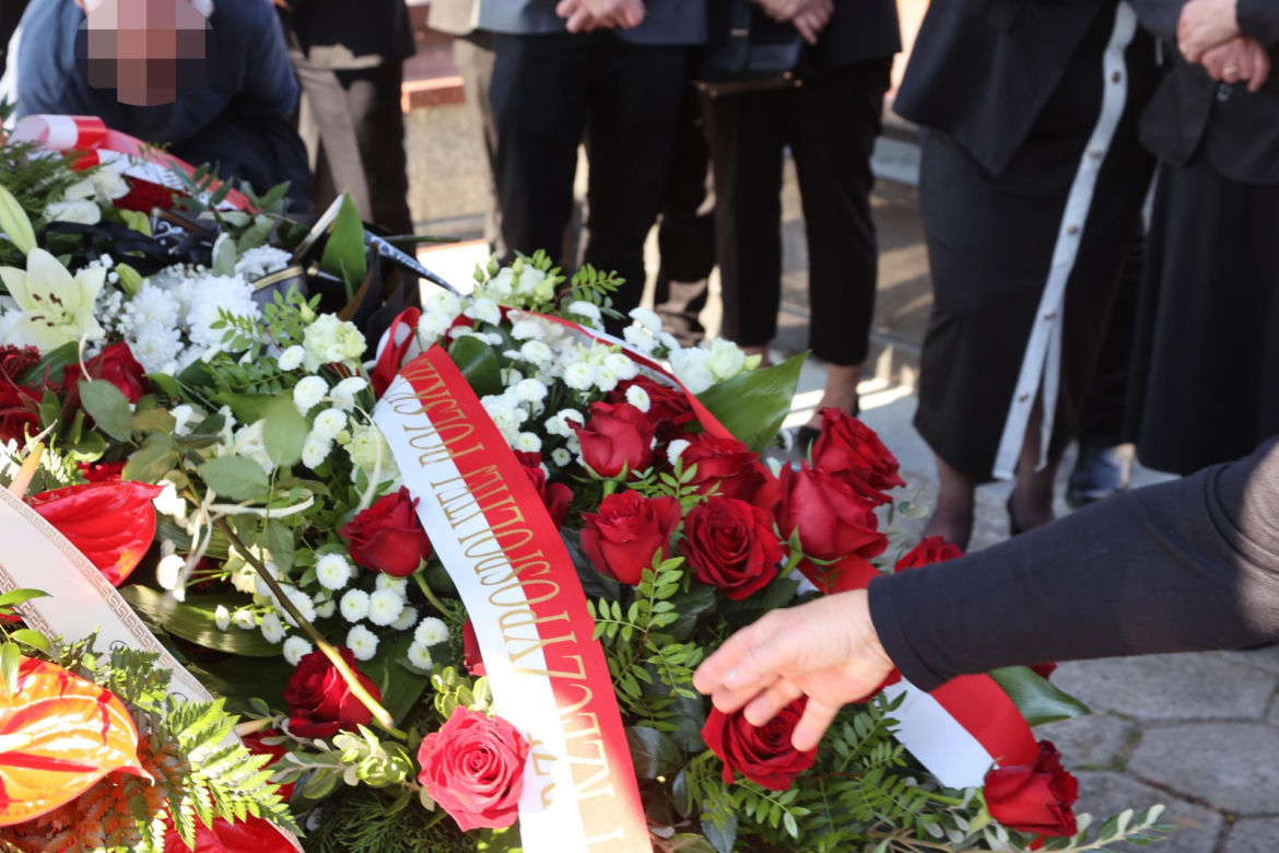 Ksiądz Stasio wrócił do Grzęski na zawsze. Spoczął obok rodziców. „Tu otrzymał chrzest"
