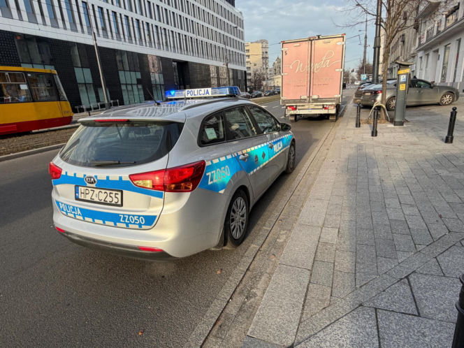 Lądowanie śmigłowca LPR w centrum Warszawy
