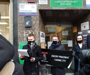 Protest branży ślubnej przed biurem PiS w Katowicach! Domagają się informacji od rządu kiedy będą mogli wrócić do pracy [ZDJĘCIA, WIDEO]