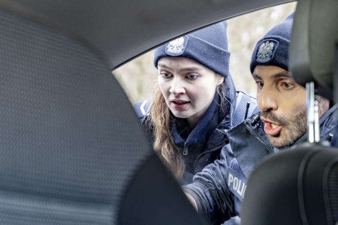 "Policjantki i Policjanci", odcinek 1387: makabryczne odkrycie w busie prowadzi policjantów na plan horroru, gdzie fikcja miesza się z przerażającą rzeczywistością