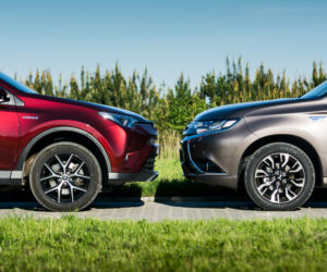 Toyota RAV4 Hybrid E-Four Prestige vs. Mitsubishi Outlander PHEV Instyle NAVI+