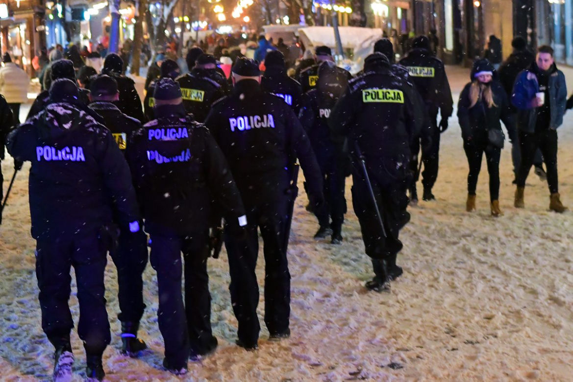 DZIKIE TŁUMY w Zakopanem. Wrócą obostrzenia? To możliwe! 