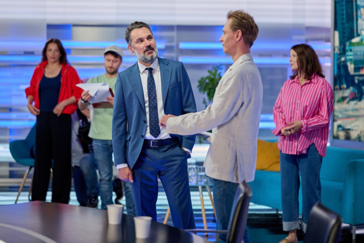 Na Wspólnej odc. 3921: Tomek Gęba (Paweł Dobek), Marta (Joanna Jabłczyńska), Adrian Baliszewski (Piotr Jankowski), Judyta Bradecka (Anna Dereszowska) 