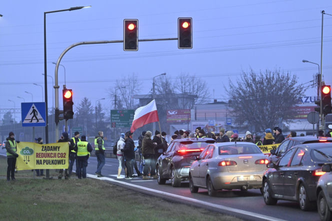 Mają dość korków, chcą buspas. W godzinach szczytu protestowali na pasach