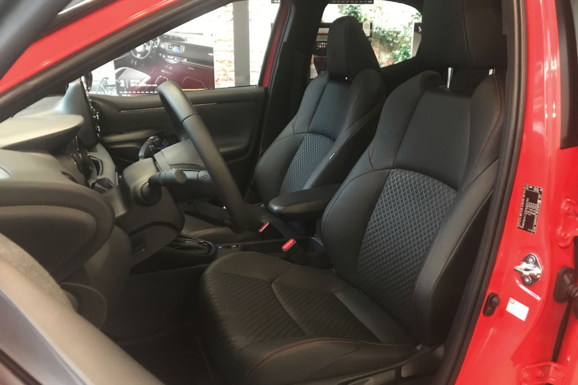 Toyota Yaris 1.5 Hybrid 116 KM e-CVT 