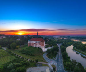 To świętokrzyskie miasto ma drugi świat pod ziemią. Skrywa go starówka