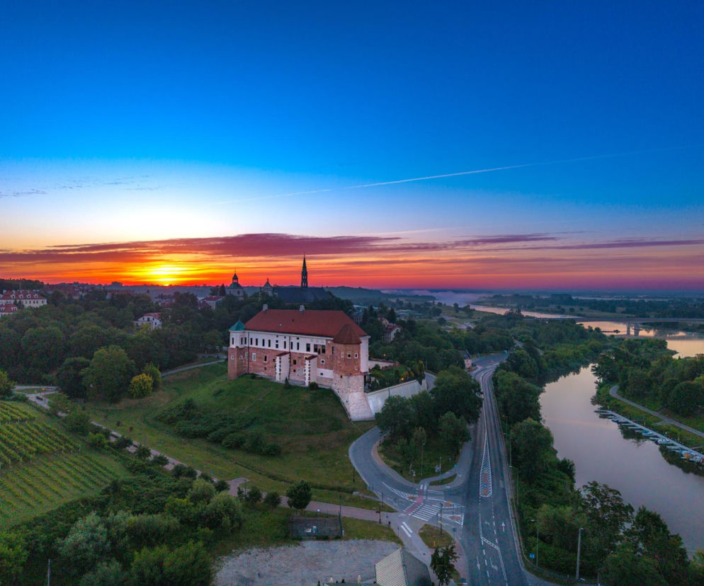 To świętokrzyskie miasto ma drugi świat pod ziemią. Skrywa go starówka