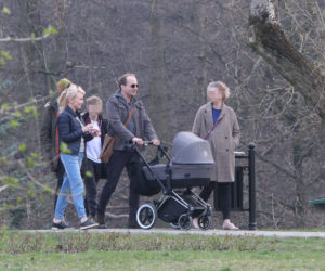 Prezes Górski rozkoszuje się ojcostwem
