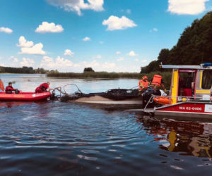 Pożar na Narwi! Motorówka stanęła w płomieniach. Na pokładzie troje dzieci i dorośli