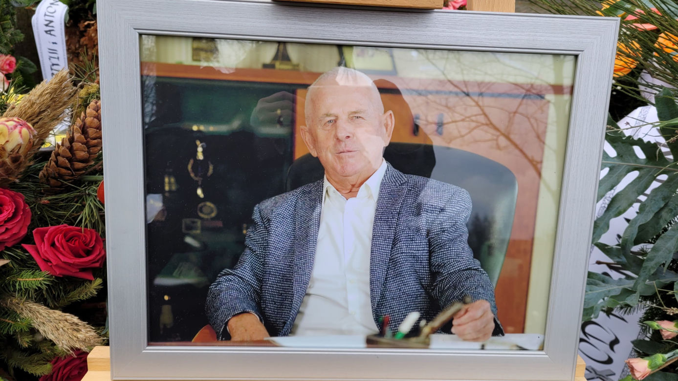 Pogrzeb milionera Karola Kani ze Śląska, który zginął  w katastrofie lotniczej w Pszczynie