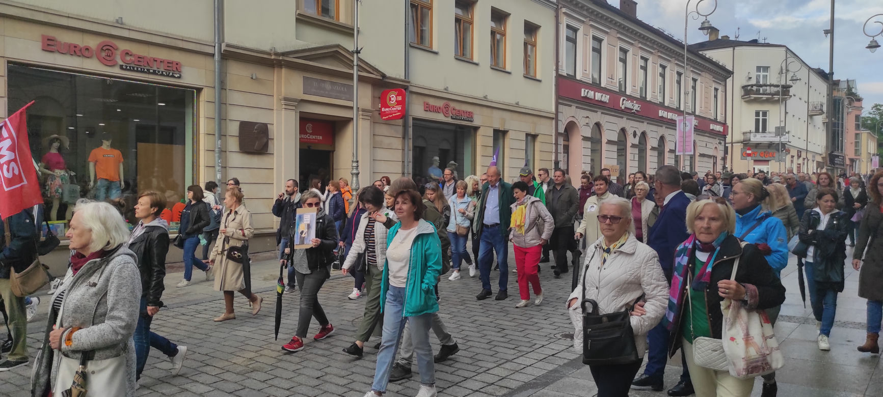 Protest kobiet "Ani jednej więcej!" w Kielcach (14 czerwca 2023)