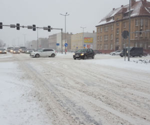 Kolejny atak zimy tej zimy w Lesznie. Miasto zasypane śniegiem