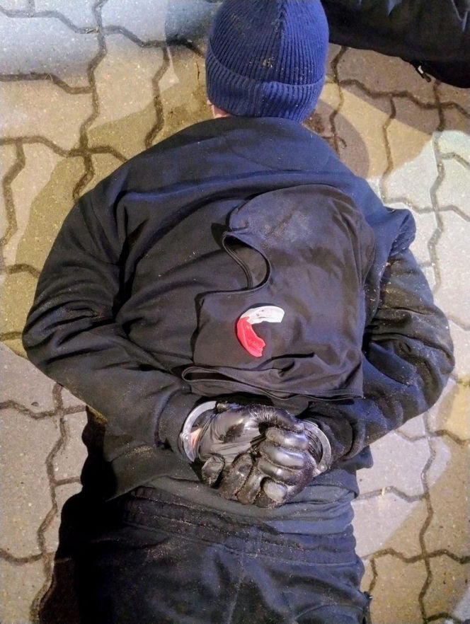 Szli na ustawkę z kominiarkami i gazem pieprzowym. Policja pokrzyżowała ich plany!