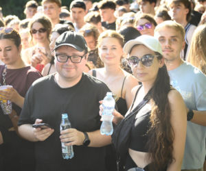 Fani w upale czekają na koncert The Weeknd. Tłumy w Warszawie
