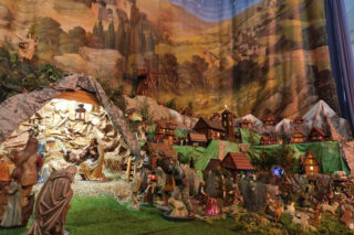 Niezwykła ruchoma szopka w Krakowie robi furorę! Ma ponad 100 figurek, a jej historia sięga 800 lat